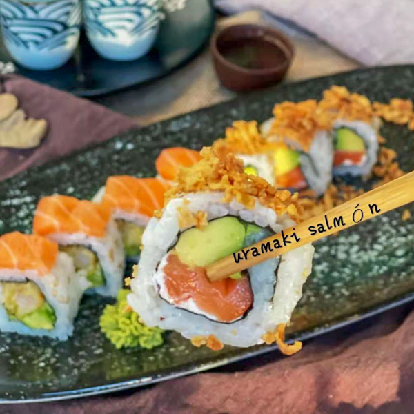 URAMAKI ROLL (4+4) ELEGIR DOS SABORES