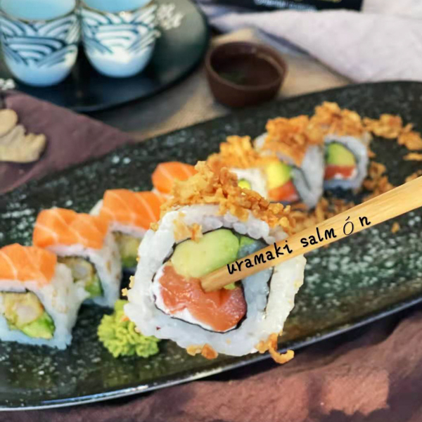 SUPER URAMAKI ROLL (4+4) ELEGIR DOS SABORES